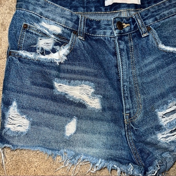 Zara Women’s Distressed Medium Wash Raw Hem Jean Shorts Size 6 - Picture 6 of 6